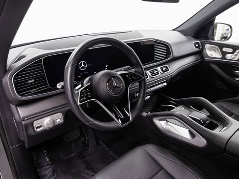 Used 2025 Mercedes-Benz GLE 450e 4MATIC w/ AMG Line Exterior image 9