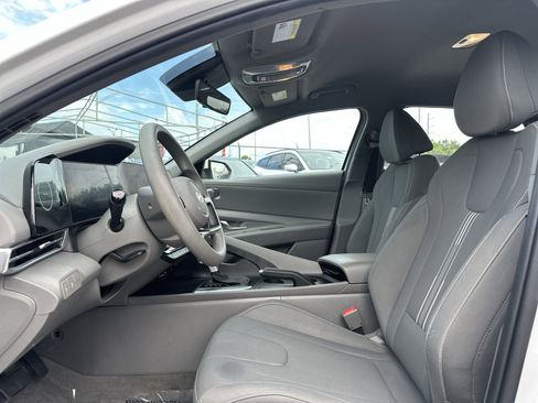 Used 2024 Hyundai Elantra SEL FWD image 13