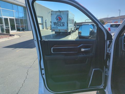 Used 2022 RAM 3500 Laramie image 12