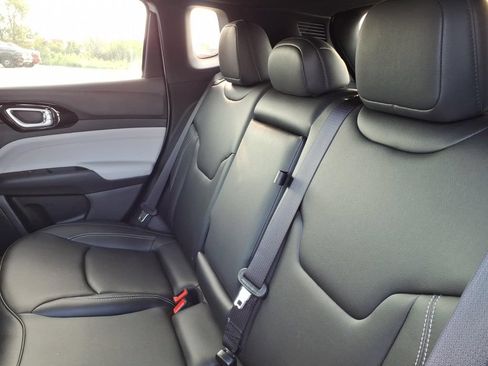 Certified 2025 Jeep Compass Limited AWD/4WD image 10