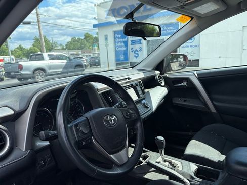 Used 2016 Toyota RAV4 XLE AWD/4WD image 7