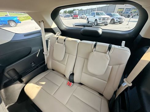 Used 2020 Ford Explorer XLT w/ Equipment Group 202A AWD/4WD image 4