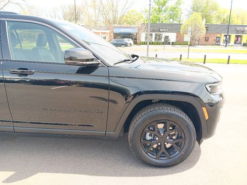 New 2026 Jeep Grand Cherokee Altitude AWD/4WD image 8