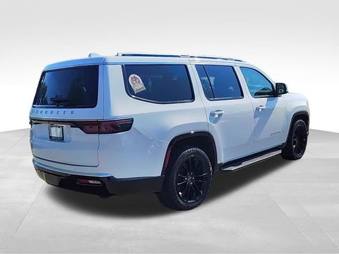 Used 2023 Jeep Wagoneer 4WD image 4