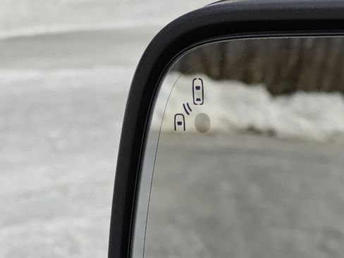 Used 2017 Ford Explorer XLT w/ Equipment Group 202A image 11