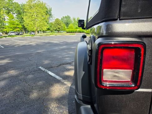 Used 2024 Jeep Wrangler Unlimited Sport AWD/4WD image 20