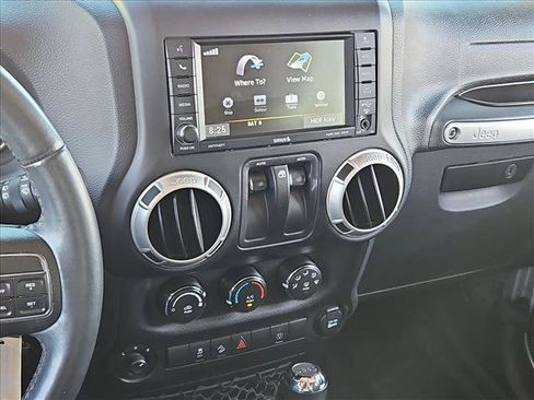 Used 2018 Jeep Wrangler Sahara w/ Connectivity Group AWD/4WD image 13
