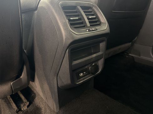 Used 2022 Volkswagen Tiguan SE FWD image 32