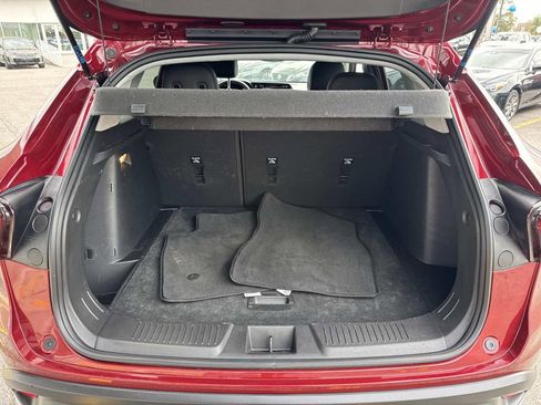 Used 2025 Chevrolet Trax LT w/ LT Convenience Package image 9