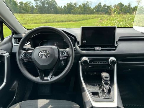 Used 2023 Toyota RAV4 LE AWD/4WD image 37
