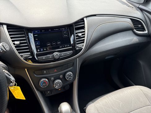 Used 2019 Chevrolet Trax LT AWD/4WD image 21