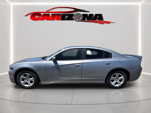 Used 2018 Dodge Charger SXT RWD image 10