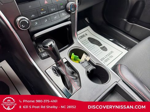 Used 2017 Toyota Camry SE w/ Moonroof Package FWD image 18