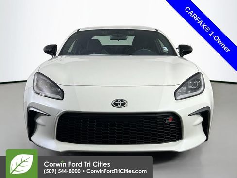 Used 2025 Toyota GR86 Premium w/ ALL Weather Mat Package (TMS) RWD image 4