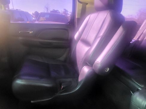 Used 2012 Chevrolet Suburban LT RWD image 35