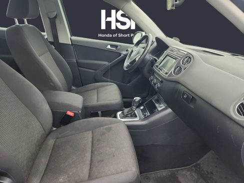 Used 2017 Volkswagen Tiguan Limited w/ Premium Package FWD image 15