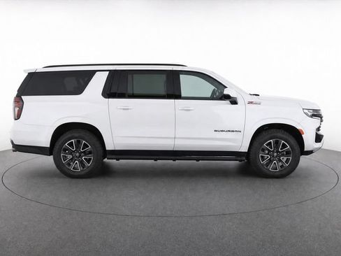 Used 2022 Chevrolet Suburban Z71 w/ Z71 Off-Road Package AWD/4WD image 2