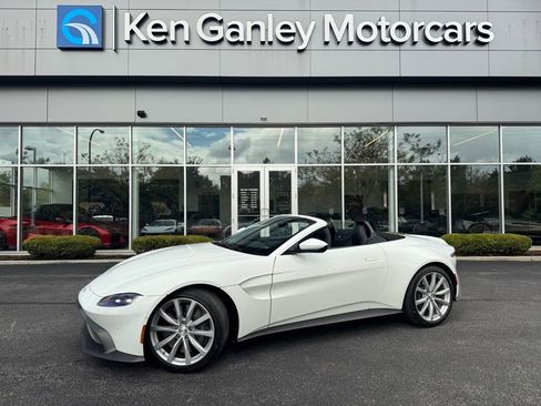 Used 2023 Aston Martin V8 Vantage Roadster image 1