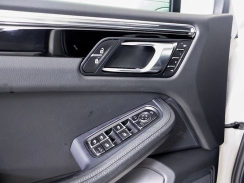Certified 2026 Porsche Macan AWD/4WD image 19