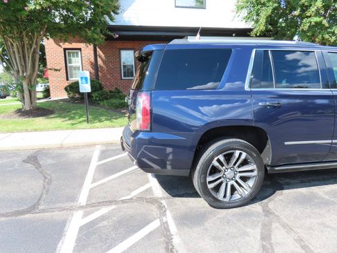 Used 2019 GMC Yukon Denali w/ Denali Ultimate Package AWD/4WD image 7