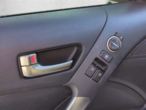 Used 2016 Hyundai Genesis Coupe 3.8 image 9