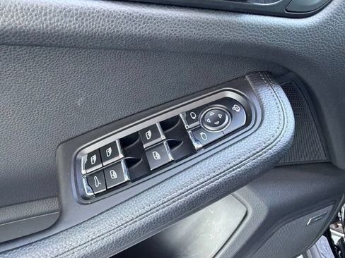 Used 2024 Porsche Macan AWD/4WD image 8