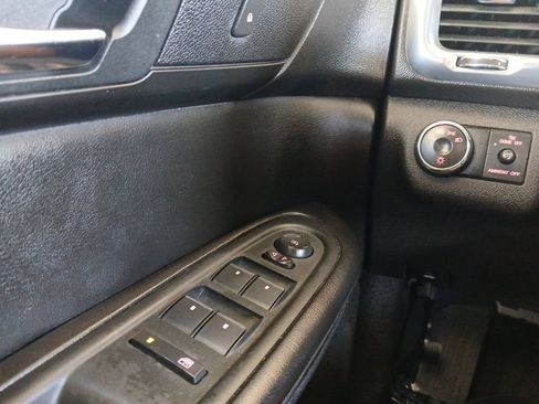 Used 2014 GMC Acadia SLE FWD image 21