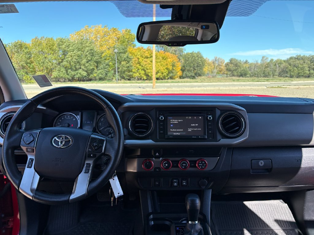 Used 2019 Toyota Tacoma SR5 AWD/4WD image 13