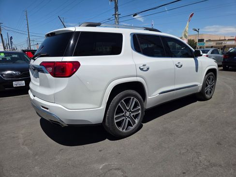 Used 2018 GMC Acadia Denali w/ Technology Package AWD/4WD image 4