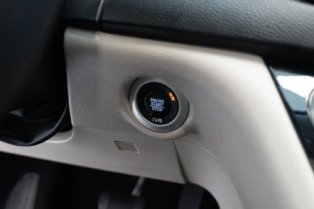 Used 2024 Chrysler Pacifica Touring-L FWD image 10