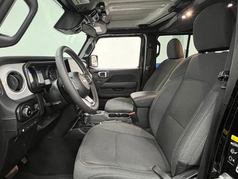 Used 2025 Jeep Wrangler Unlimited Sahara w/ Safety Group image 15