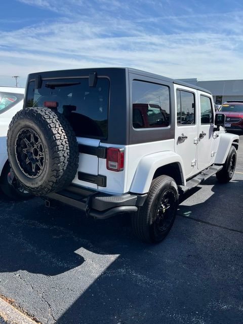 Used 2016 Jeep Wrangler Unlimited Sahara AWD/4WD image 4