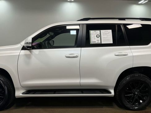 Used 2023 Lexus GX 460 image 37