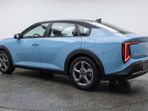 Used 2025 Kia K4 LXS FWD image 6