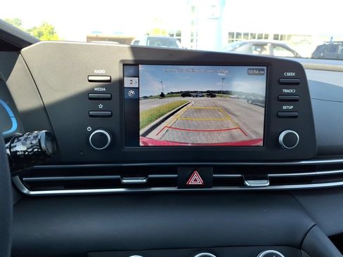 Used 2025 Hyundai Elantra SE FWD image 16