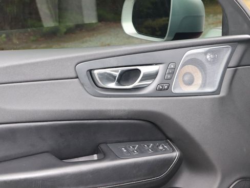 Used 2018 Volvo XC60 T8 R-Design w/ Convenience Package image 10