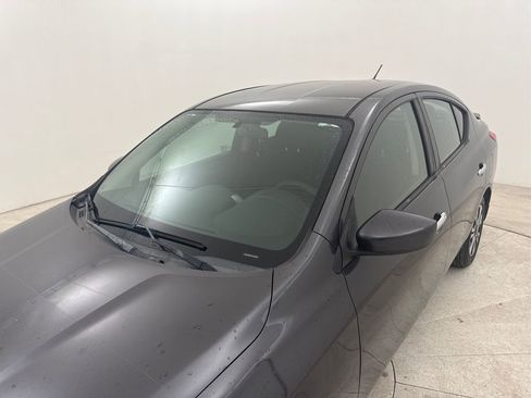 Used 2015 Nissan Versa SV image 14