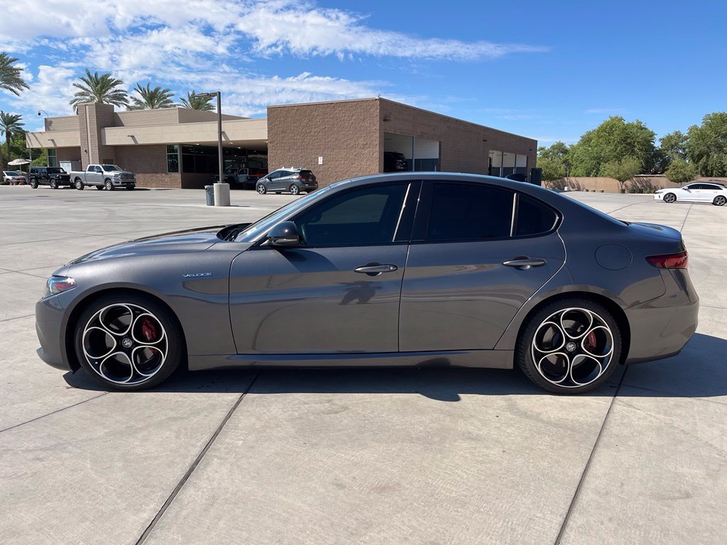 Used 2023 Alfa Romeo Giulia Veloce RWD image 10