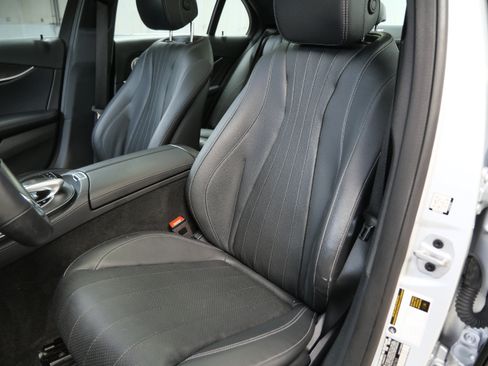 Used 2020 Mercedes-Benz E 350 4MATIC Sedan image 3