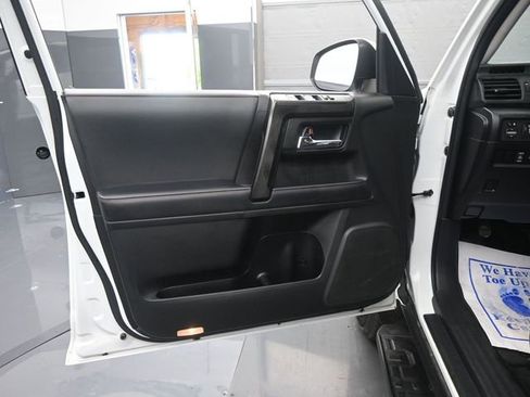 Used 2024 Toyota 4Runner TRD Off-Road Premium image 10