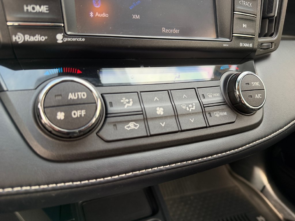 Used 2018 Toyota RAV4 XLE AWD/4WD image 18
