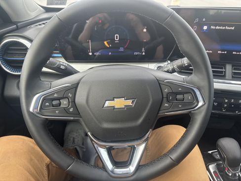 Used 2025 Chevrolet Trax LT w/ Driver Confidence Package image 18