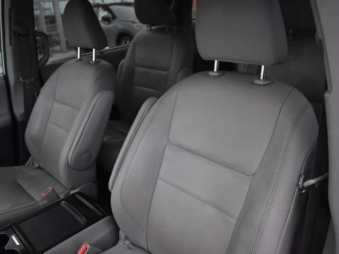 Used 2020 Toyota Sienna XLE image 16