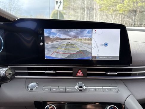 Used 2024 Hyundai Elantra SEL image 25