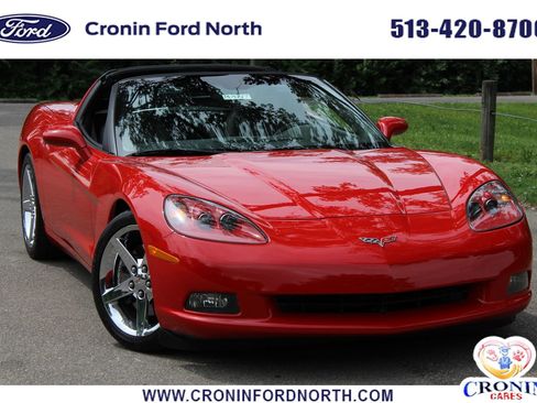 Used 2007 Chevrolet Corvette Coupe w/ Preferred Equipment Group RWD image 2