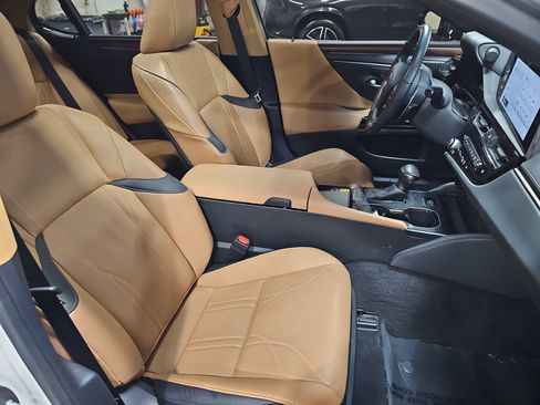 Used 2025 Lexus ES 350 Ultra Luxury image 10