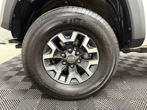Used 2022 Toyota Tacoma TRD Off-Road image 9