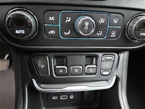 Used 2018 GMC Terrain Denali w/ Advanced Safety Package image 9