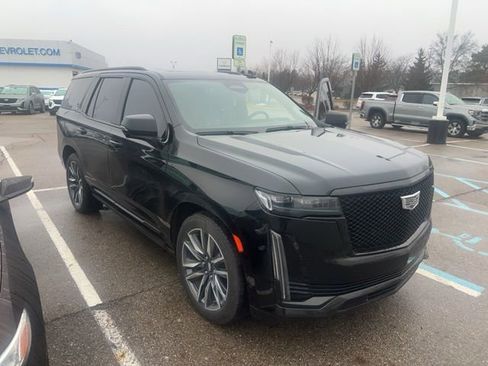 Used 2022 Cadillac Escalade Sport Platinum image 2