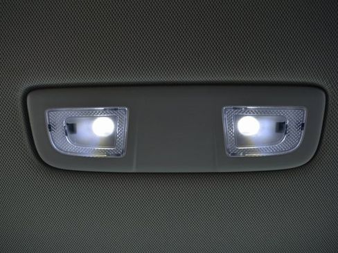 Used 2018 Chevrolet Traverse LT image 40